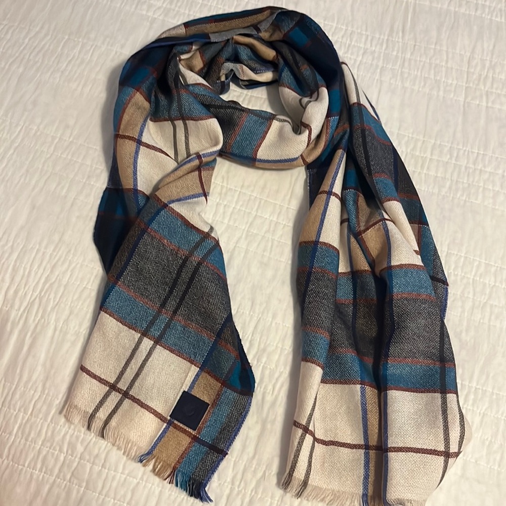 Salvatore Ferragamo Wool scarves scarf Beautiful Classic Gancini scarf
